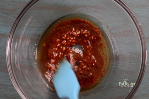 Mixing sauce